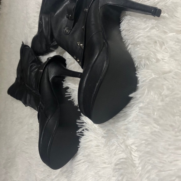 Black heal boots - Picture 3 of 3